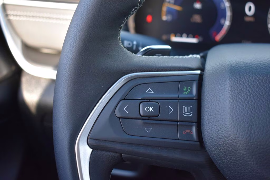 2025 Diamond Black Crystal Pearlcoat Jeep Grand Cherokee Altitude X 4X4 SUV