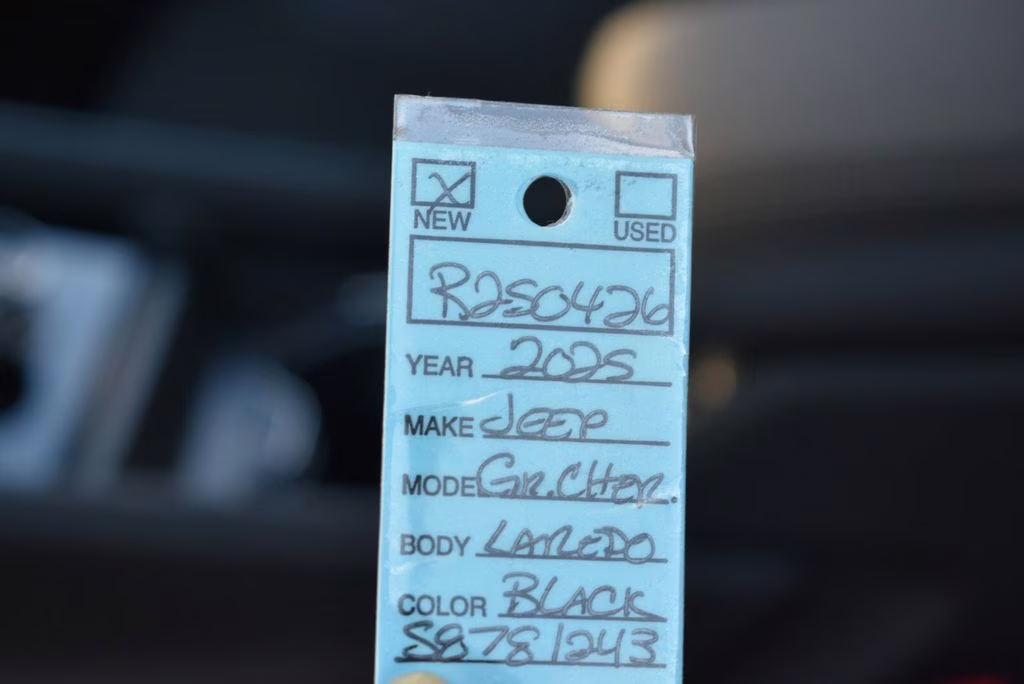 2025 Diamond Black Crystal Pearlcoat Jeep Grand Cherokee Altitude X 4X4 SUV