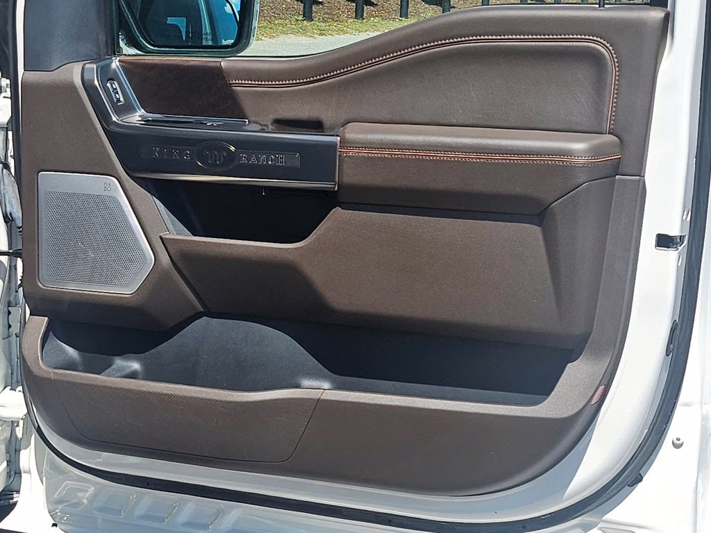 2022 Star White Metallic Tri-Coat Ford F-150 King Ranch 4X4 Truck