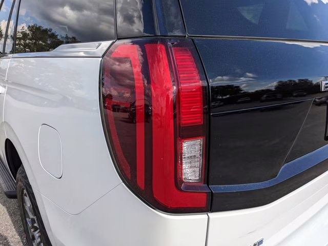 2025 Oxford White Ford Expedition Active RWD SUV