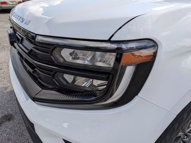 2025 Oxford White Ford Expedition Active RWD SUV