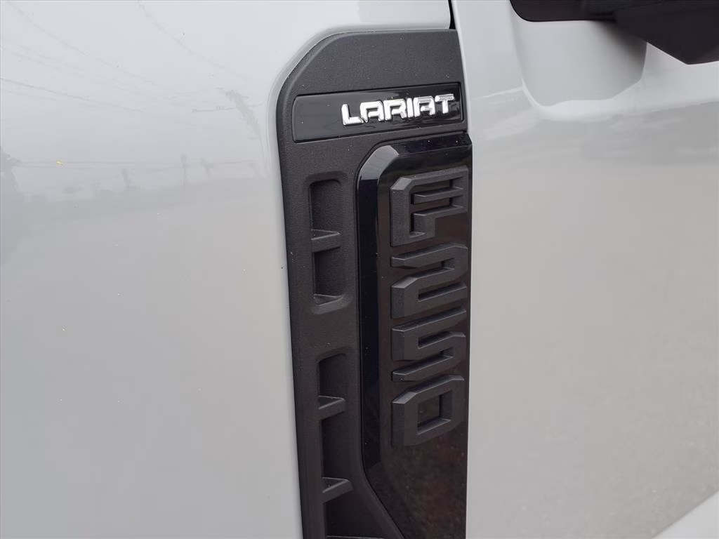 2026 AVALANCHE Ford Super Duty F-250 SRW LARIAT 4X4 Truck