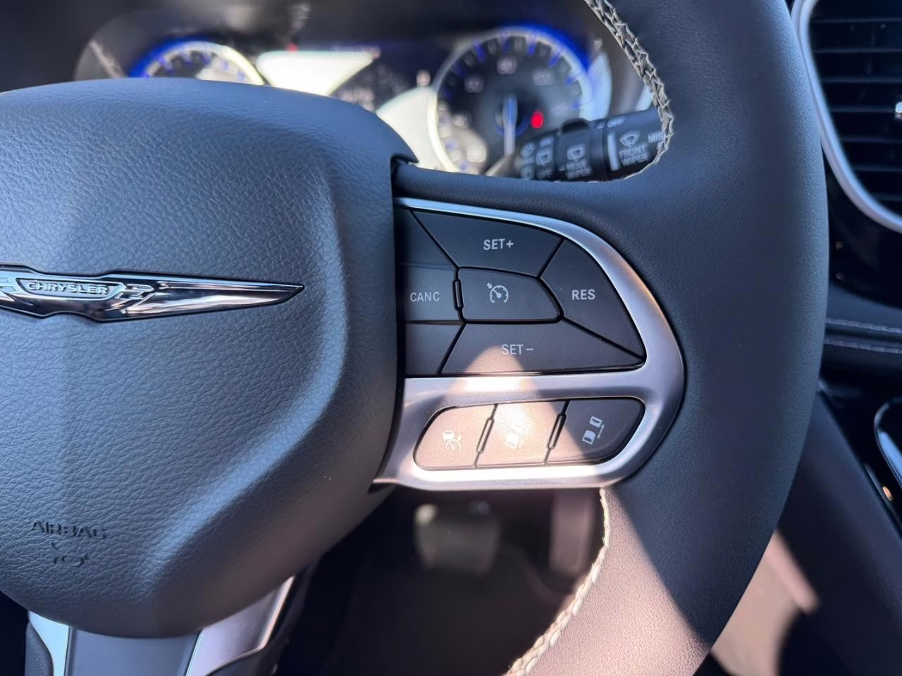 2026 Bright White Clearcoat Chrysler Pacifica Select FWD Van