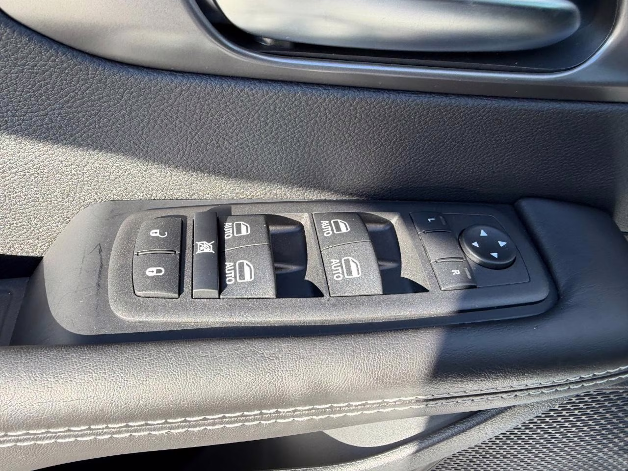 2026 Bright White Clearcoat Chrysler Pacifica Select FWD Van