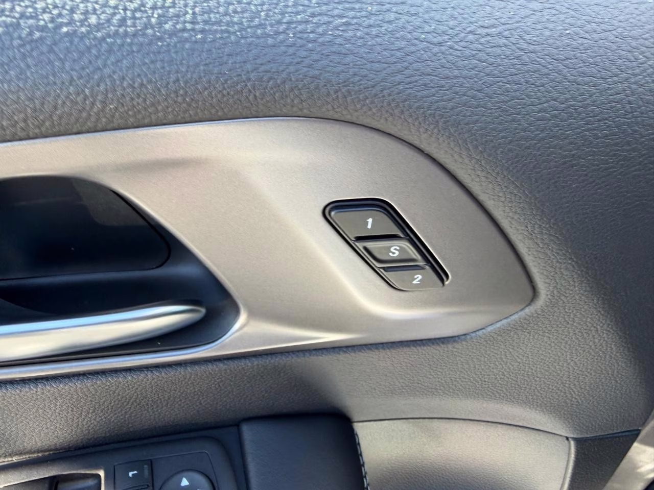 2026 Bright White Clearcoat Chrysler Pacifica Select FWD Van