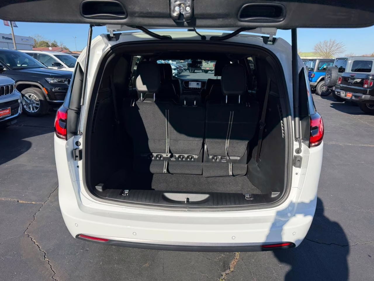 2026 Bright White Clearcoat Chrysler Pacifica Select FWD Van