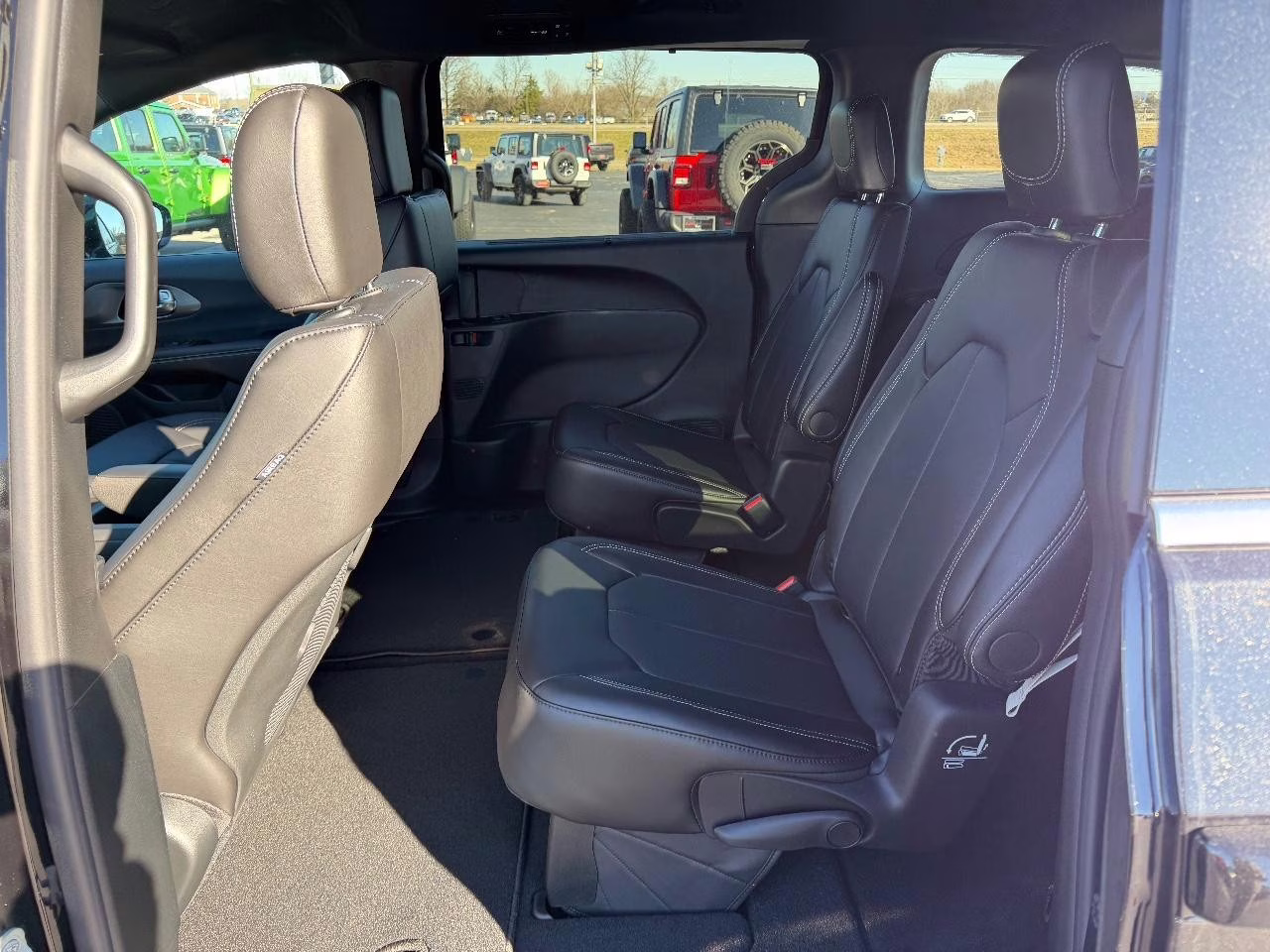 2026 Diamond Black Crystal Pearlcoat Chrysler Pacifica Select FWD Van