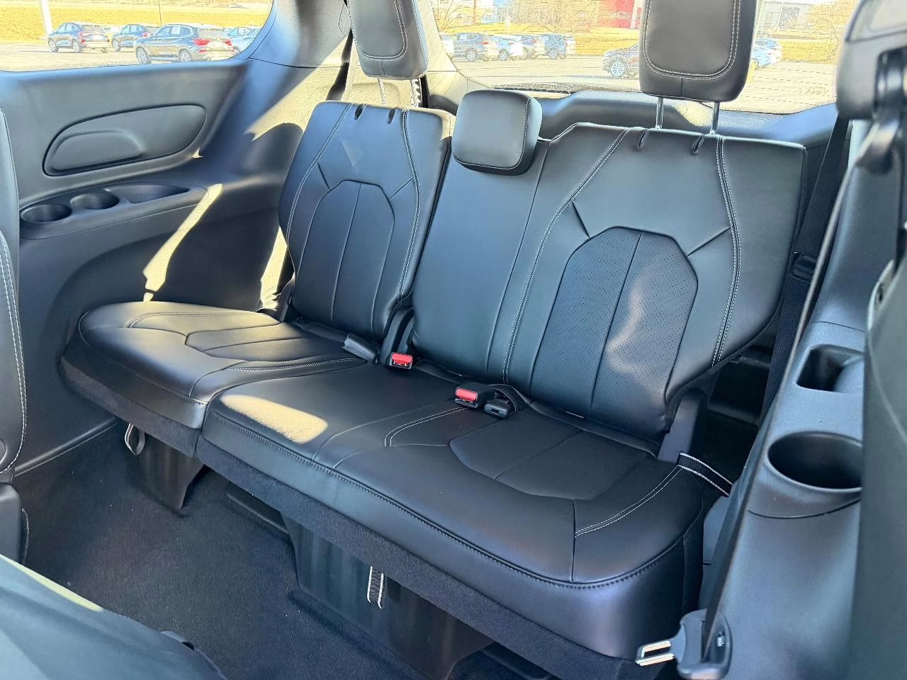 2026 Diamond Black Crystal Pearlcoat Chrysler Pacifica Select FWD Van