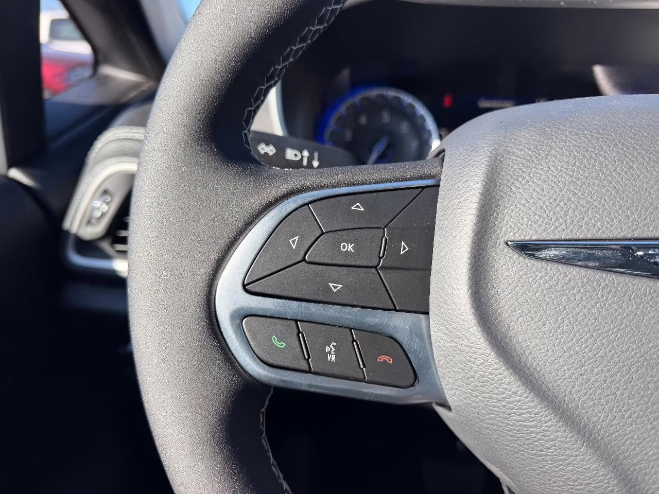 2026 Diamond Black Crystal Pearlcoat Chrysler Pacifica Select FWD Van