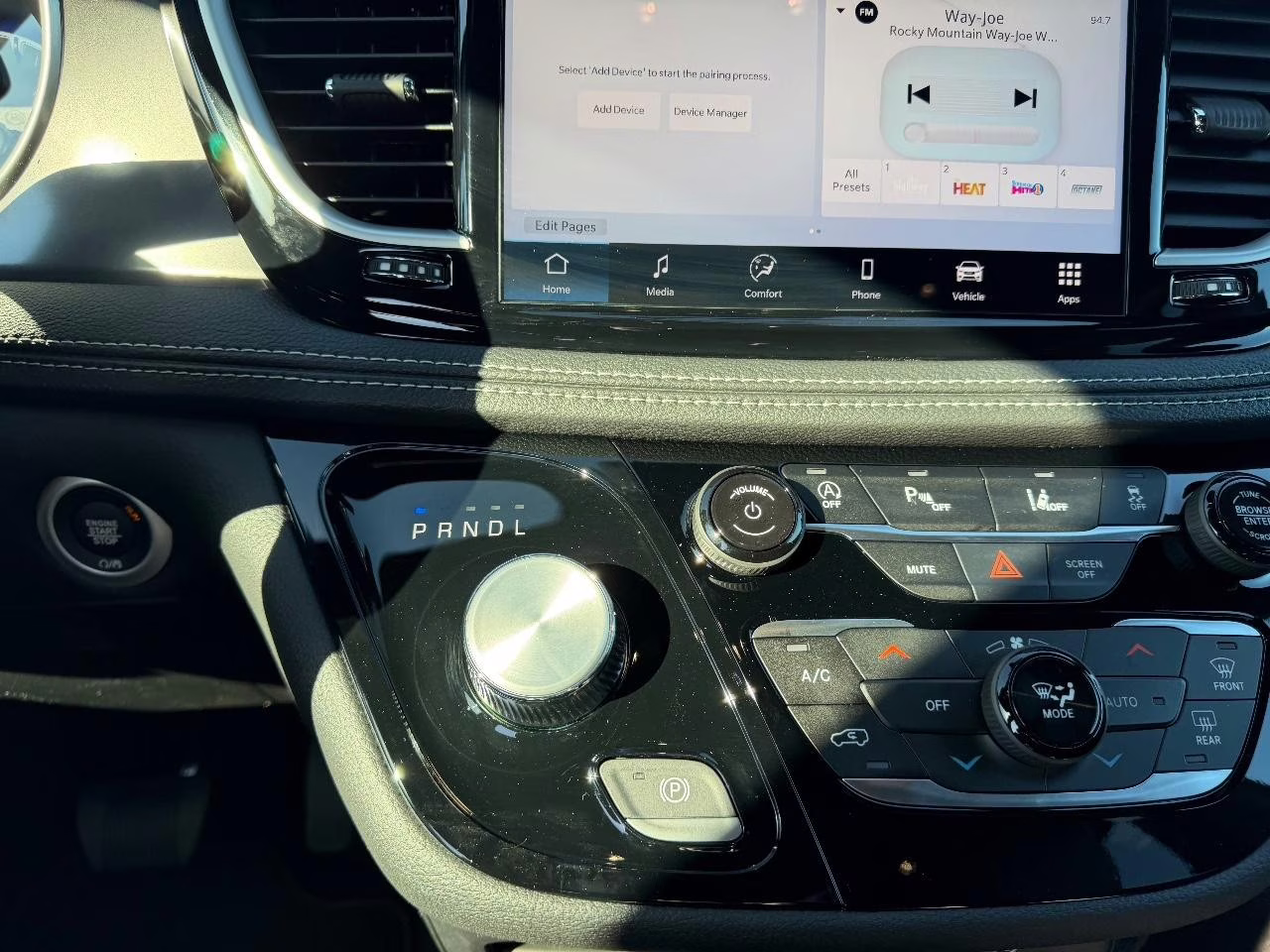 2026 Diamond Black Crystal Pearlcoat Chrysler Pacifica Select FWD Van