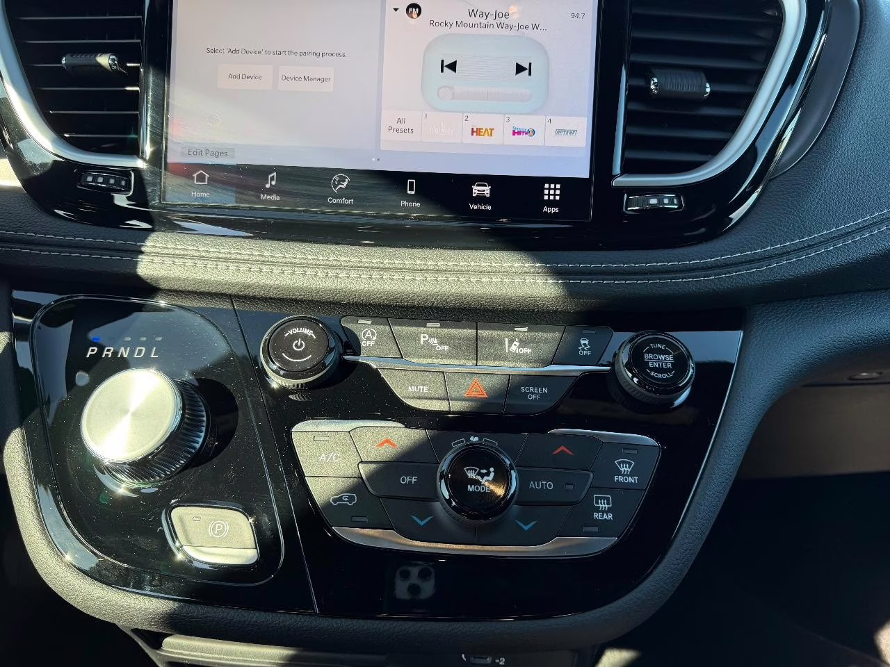 2026 Diamond Black Crystal Pearlcoat Chrysler Pacifica Select FWD Van