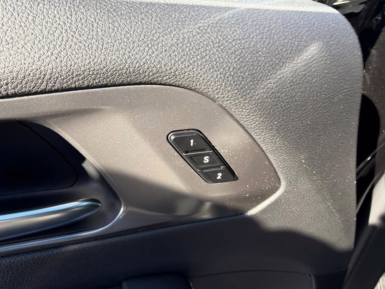 2026 Diamond Black Crystal Pearlcoat Chrysler Pacifica Select FWD Van