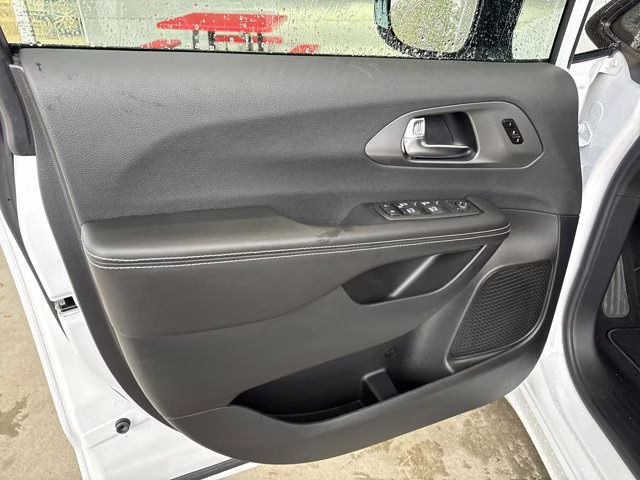 2026 Bright White Clearcoat Chrysler Pacifica Select FWD Van