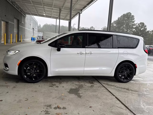 2026 Bright White Clearcoat Chrysler Pacifica Select FWD Van