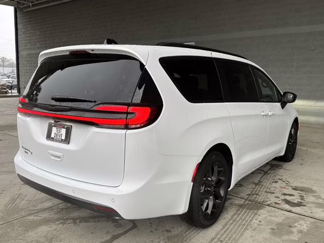 2026 Bright White Clearcoat Chrysler Pacifica Select FWD Van