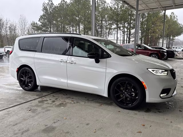2026 Bright White Clearcoat Chrysler Pacifica Select FWD Van