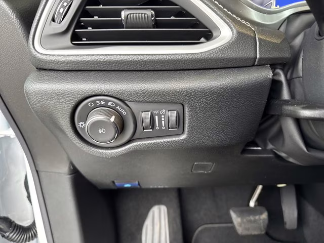 2026 Bright White Clearcoat Chrysler Pacifica Select FWD Van