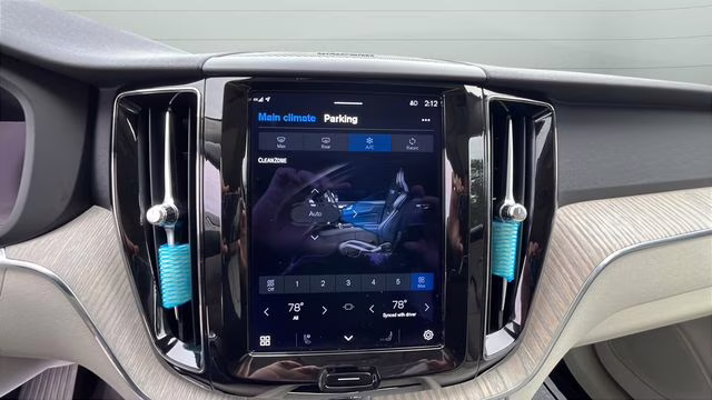 2023 Onyx Black Metallic Volvo XC60 B5 Plus Dark Theme AWD SUV