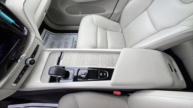 2023 Onyx Black Metallic Volvo XC60 B5 Plus Dark Theme AWD SUV