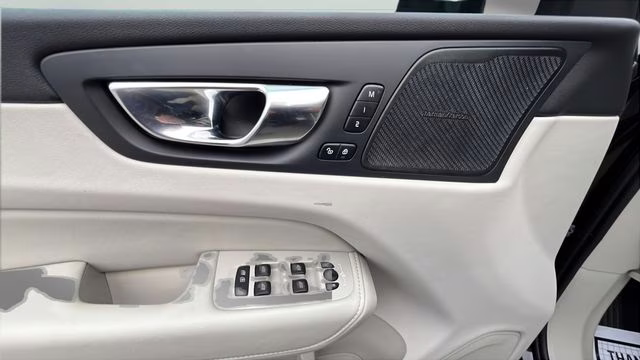 2023 Onyx Black Metallic Volvo XC60 B5 Plus Dark Theme AWD SUV