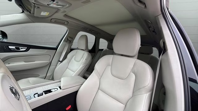 2023 Onyx Black Metallic Volvo XC60 B5 Plus Dark Theme AWD SUV