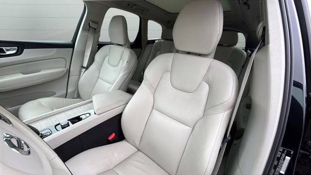 2023 Onyx Black Metallic Volvo XC60 B5 Plus Dark Theme AWD SUV