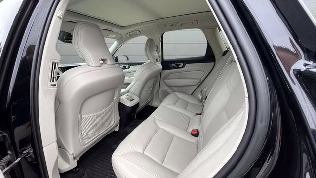 2023 Onyx Black Metallic Volvo XC60 B5 Plus Dark Theme AWD SUV