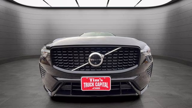 2023 Onyx Black Metallic Volvo XC60 B5 Plus Dark Theme AWD SUV