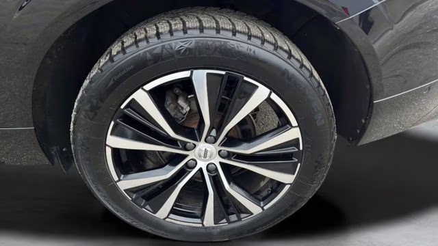 2023 Onyx Black Metallic Volvo XC60 B5 Plus Dark Theme AWD SUV
