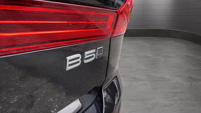 2023 Onyx Black Metallic Volvo XC60 B5 Plus Dark Theme AWD SUV