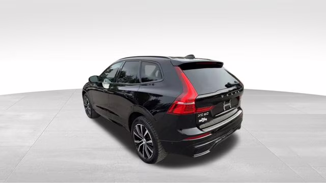 2023 Onyx Black Metallic Volvo XC60 B5 Plus Dark Theme AWD SUV
