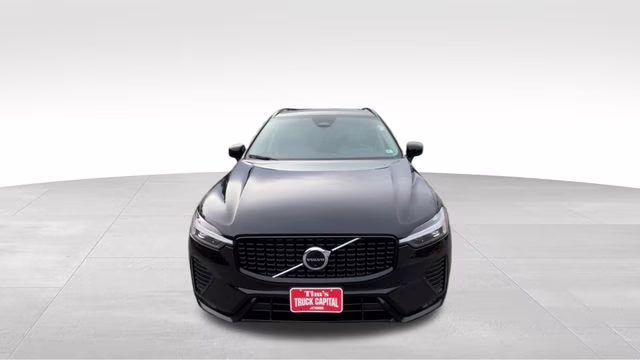 2023 Onyx Black Metallic Volvo XC60 B5 Plus Dark Theme AWD SUV
