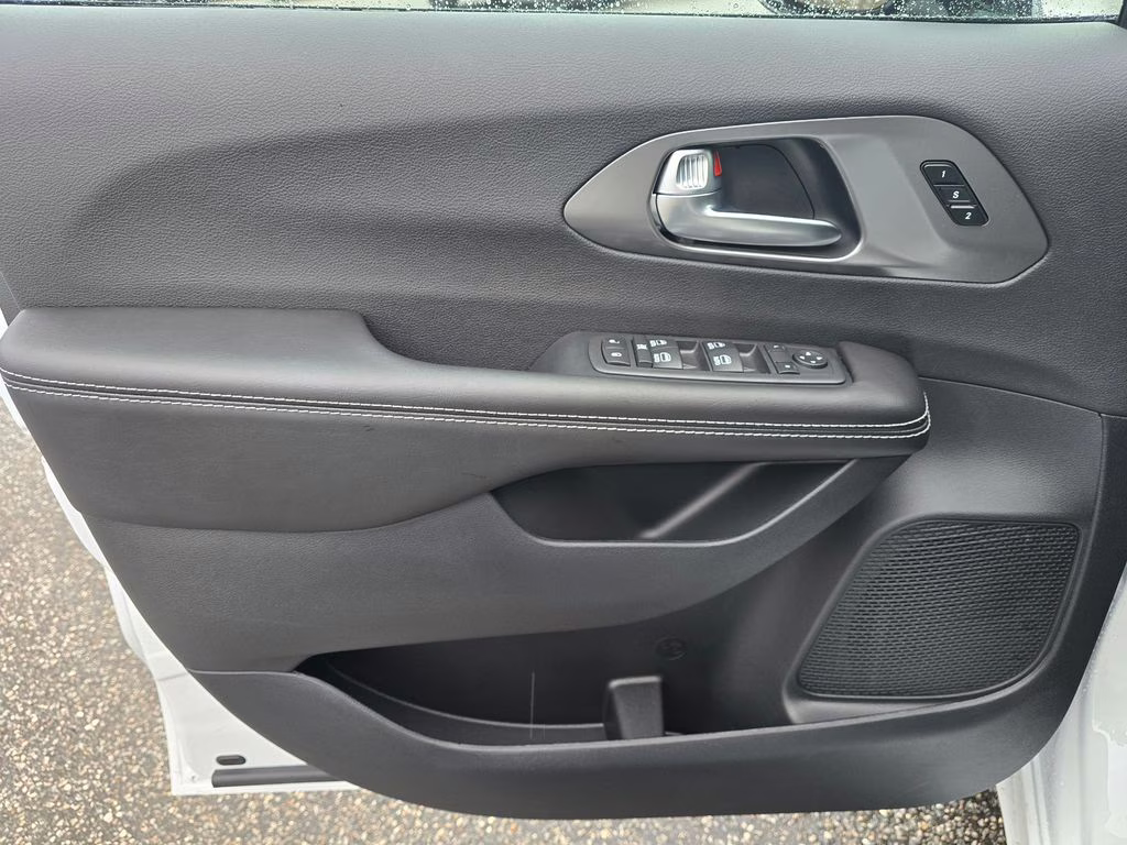 2026 Bright White Clearcoat Chrysler Pacifica Select AWD Van