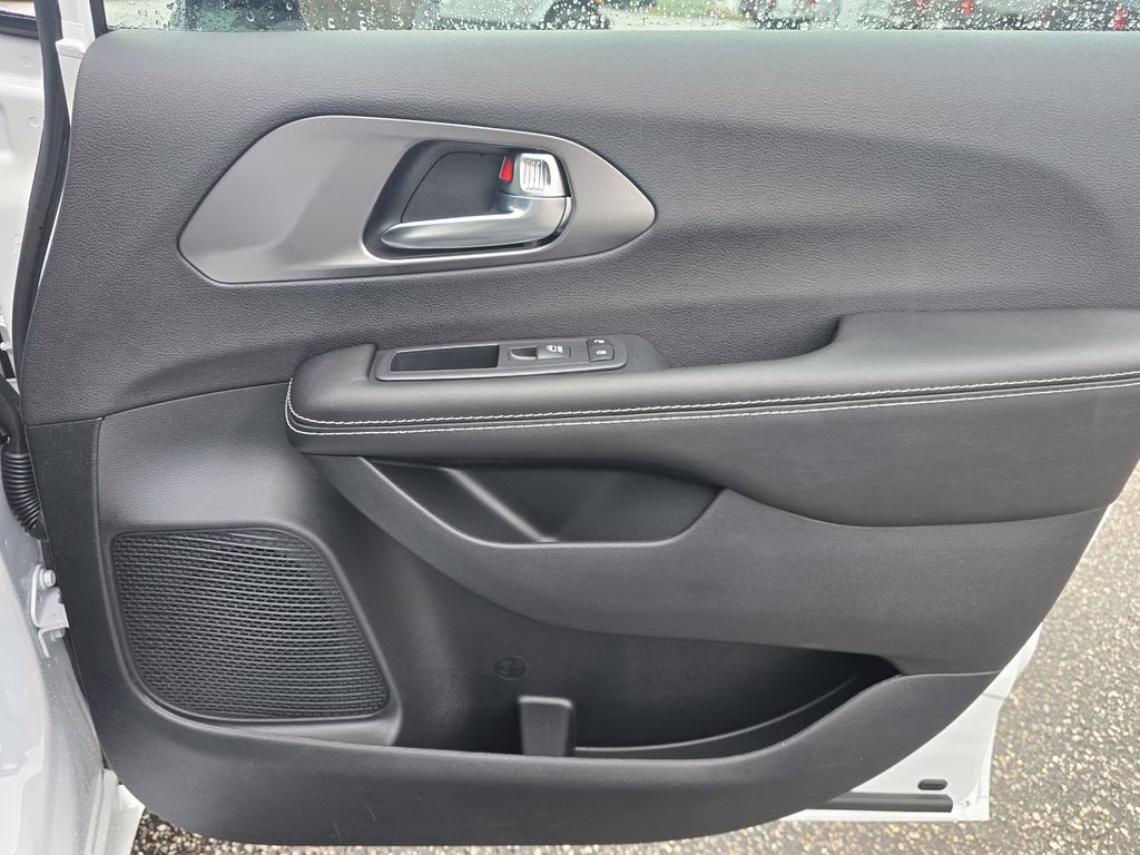 2026 Bright White Clearcoat Chrysler Pacifica Select AWD Van