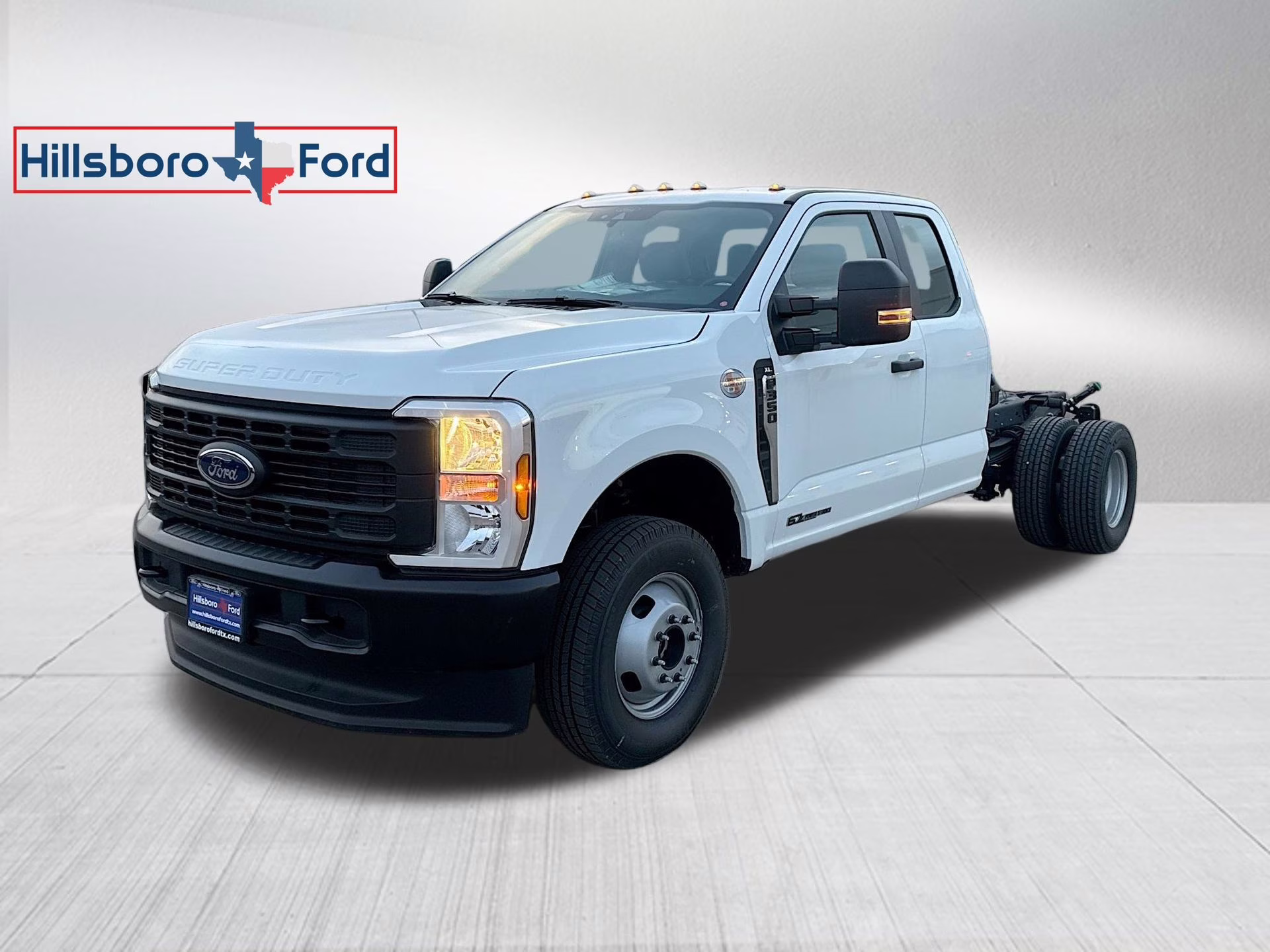 2026 Oxford White Ford Super Duty F-350 DRW XL 4X4 Chassis