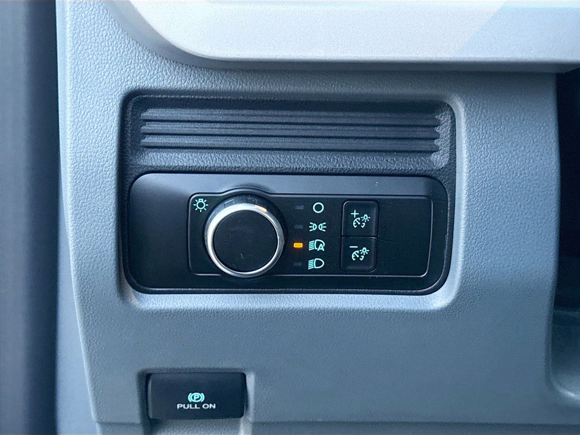 2026 Oxford White Ford Super Duty F-350 DRW XL 4X4 Chassis