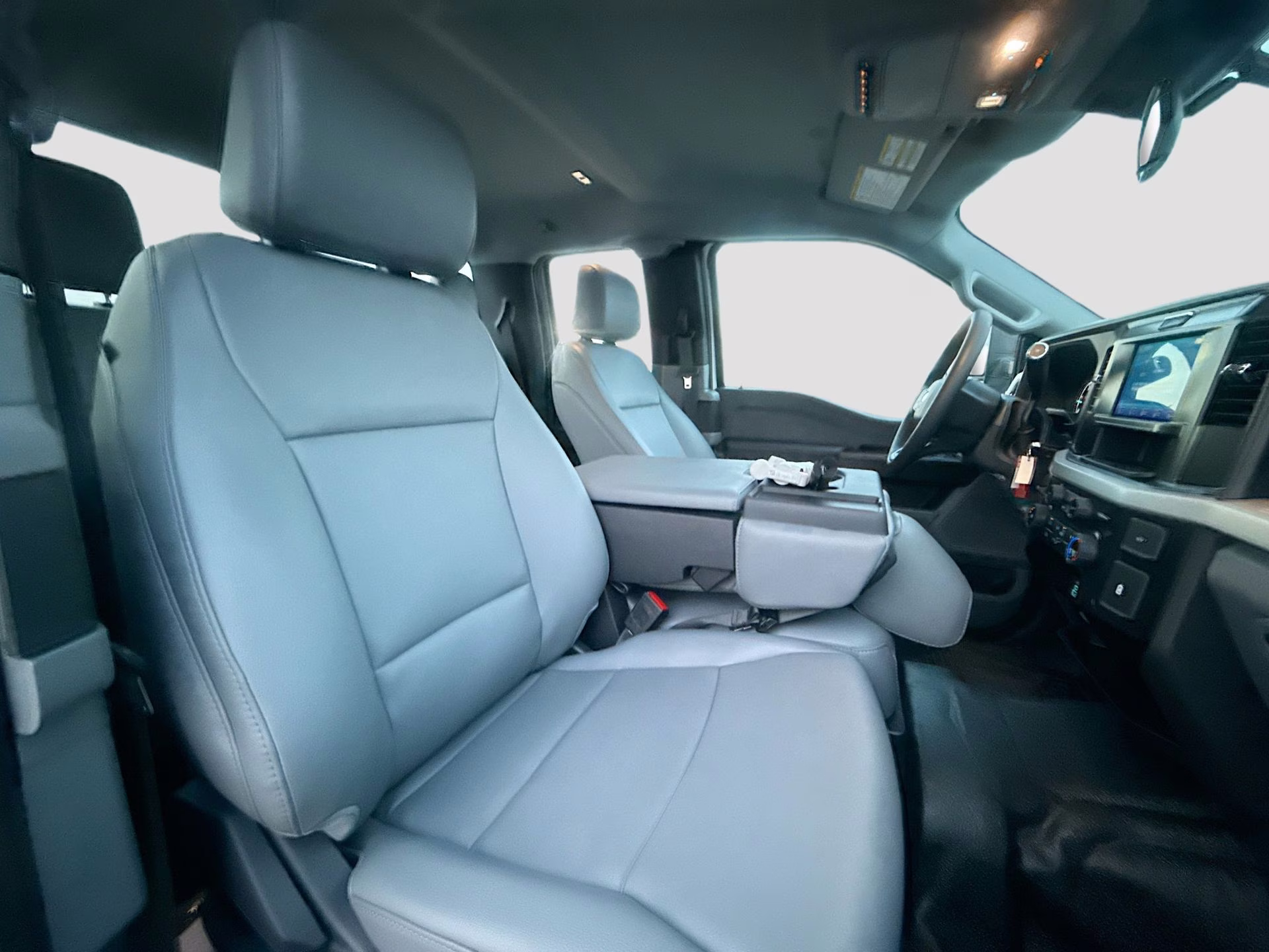 2026 Oxford White Ford Super Duty F-350 DRW XL 4X4 Chassis