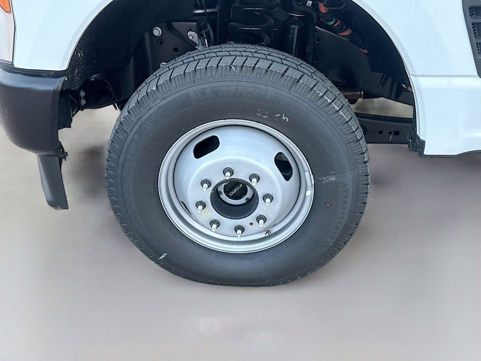 2026 Oxford White Ford Super Duty F-350 DRW XL 4X4 Chassis