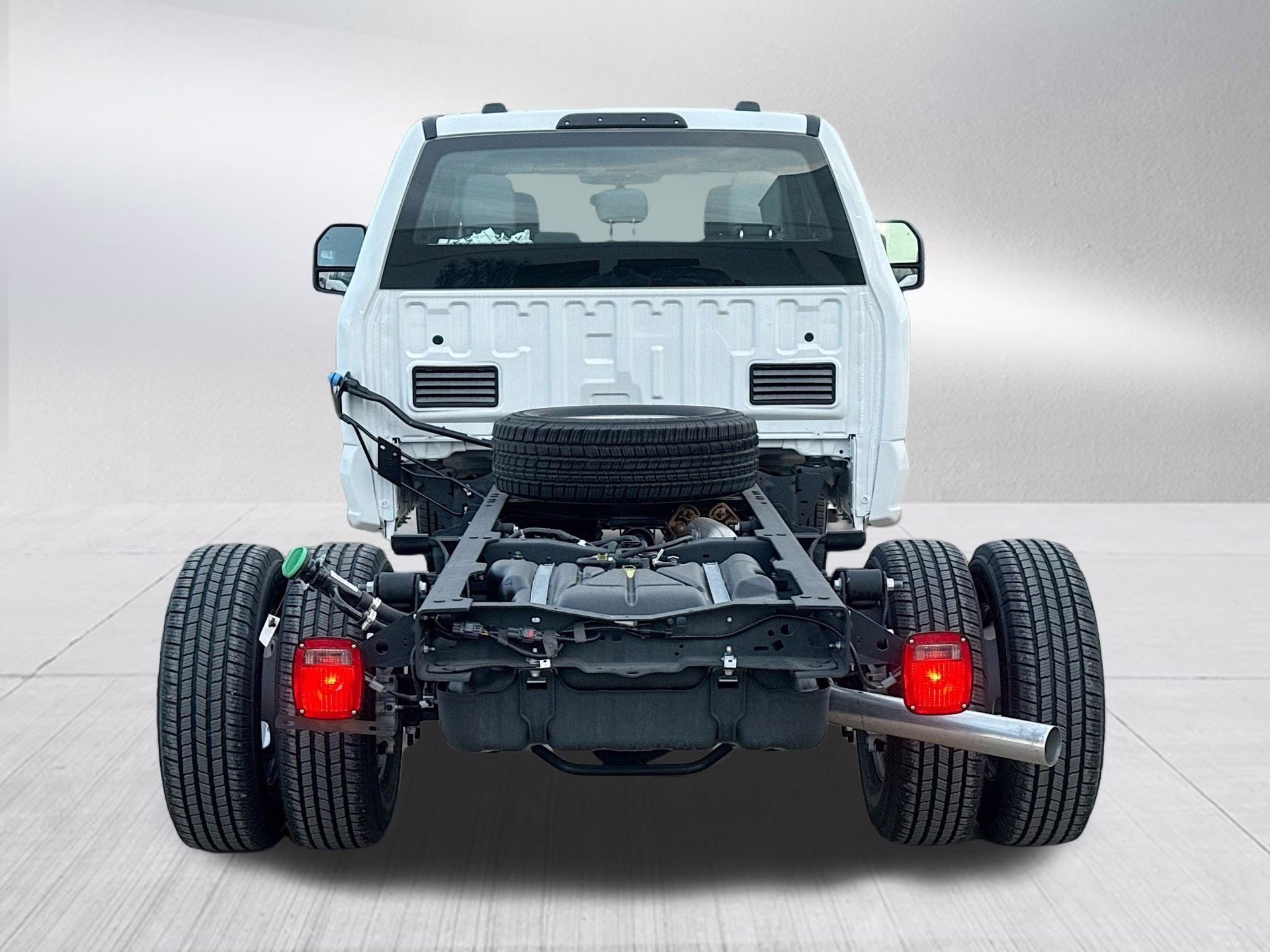 2026 Oxford White Ford Super Duty F-350 DRW XL 4X4 Chassis