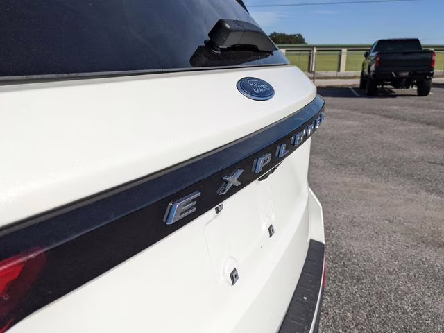 2026 Star White Metallic Tri-Coat Ford Explorer Active RWD SUV