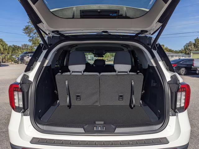 2026 Star White Metallic Tri-Coat Ford Explorer Active RWD SUV