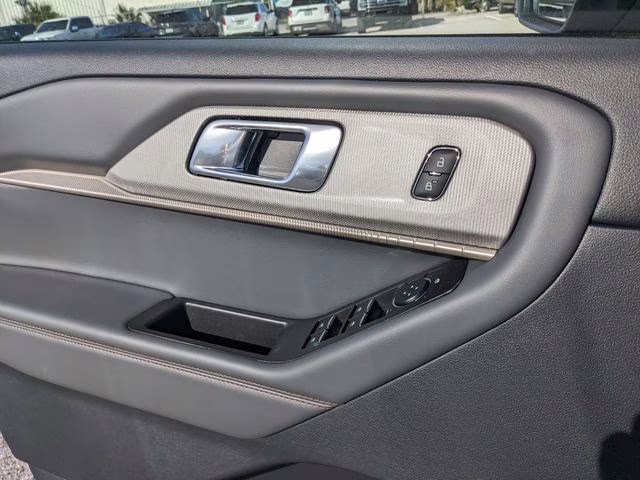 2026 Star White Metallic Tri-Coat Ford Explorer Active RWD SUV