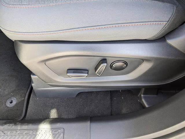 2026 Star White Metallic Tri-Coat Ford Explorer Active RWD SUV