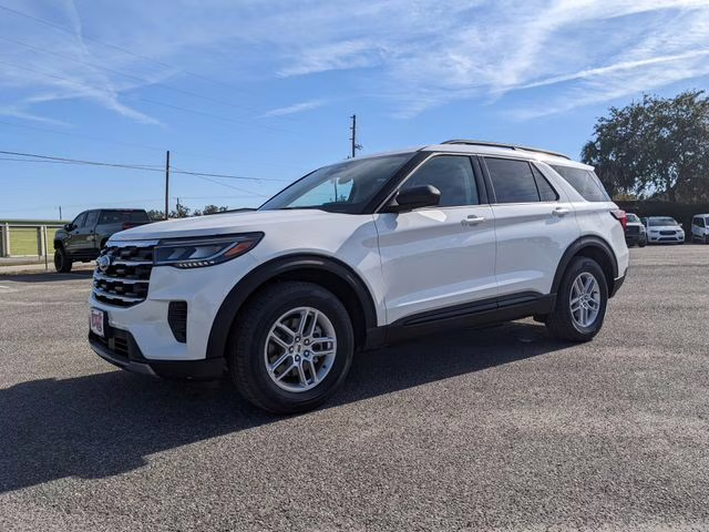2026 Star White Metallic Tri-Coat Ford Explorer Active RWD SUV