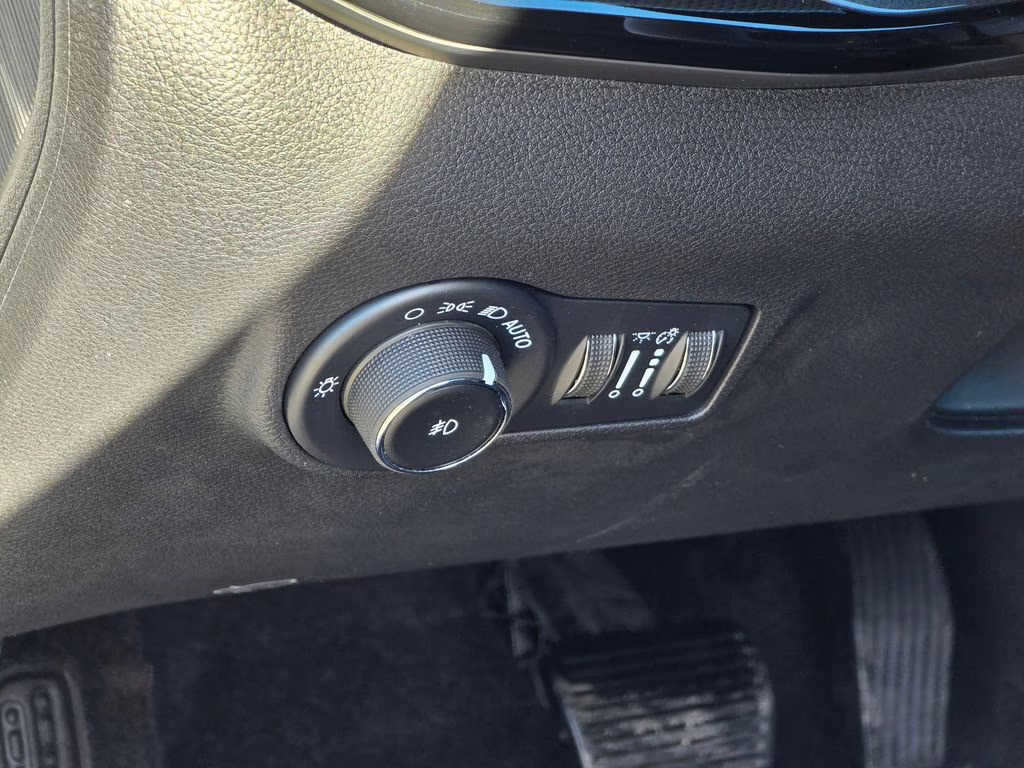 2026 Silver Zynith Metallic Clearcoat Jeep Compass Latitude 4X4 SUV