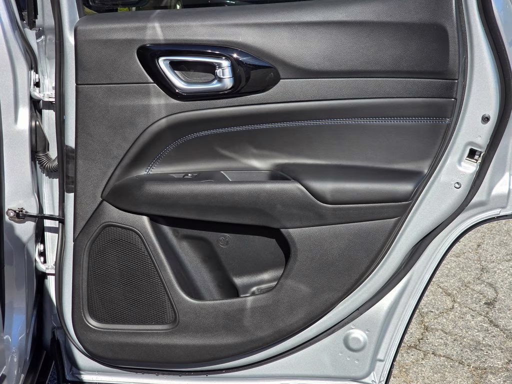 2026 Silver Zynith Metallic Clearcoat Jeep Compass Latitude 4X4 SUV