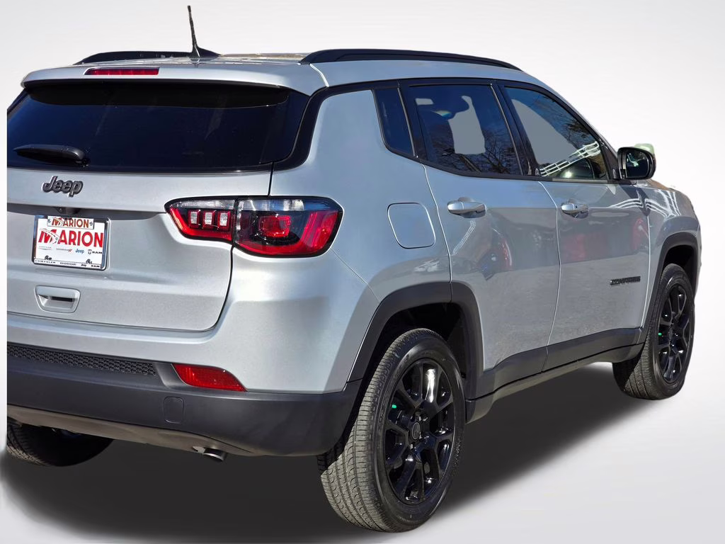 2026 Silver Zynith Metallic Clearcoat Jeep Compass Latitude 4X4 SUV