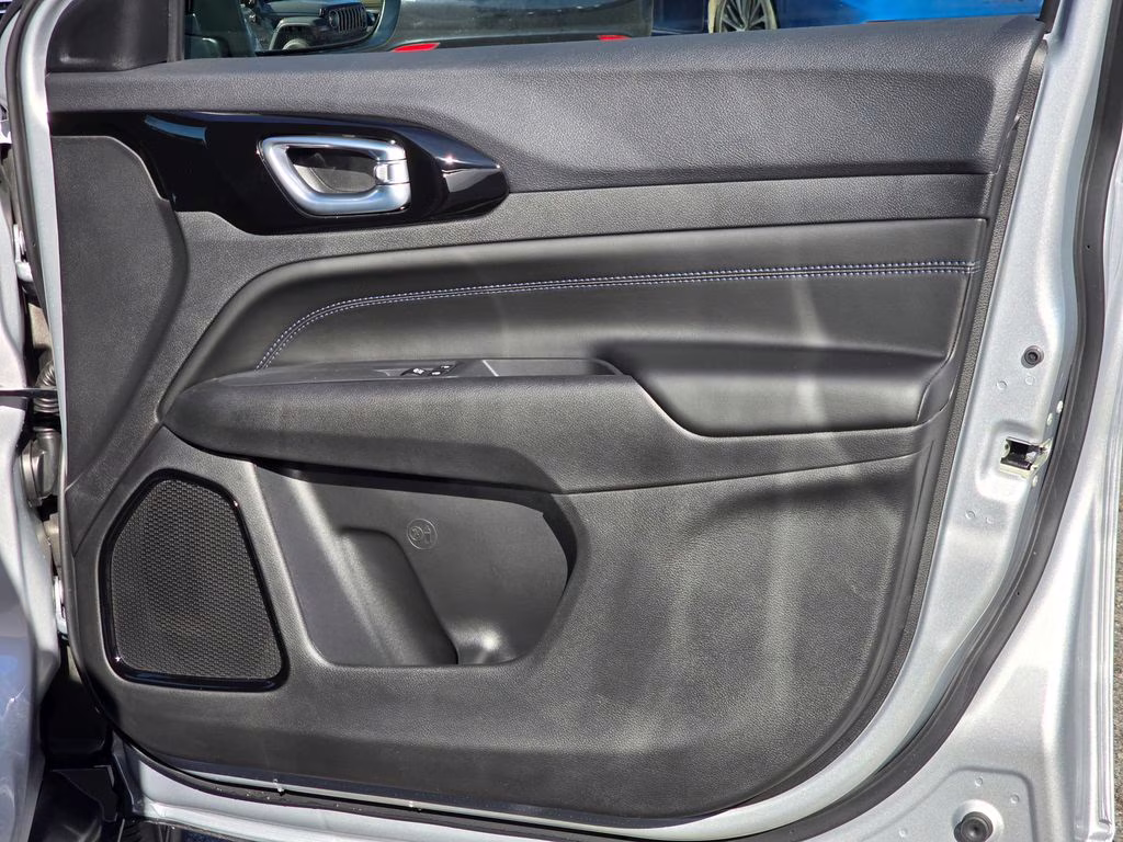 2026 Silver Zynith Metallic Clearcoat Jeep Compass Latitude 4X4 SUV