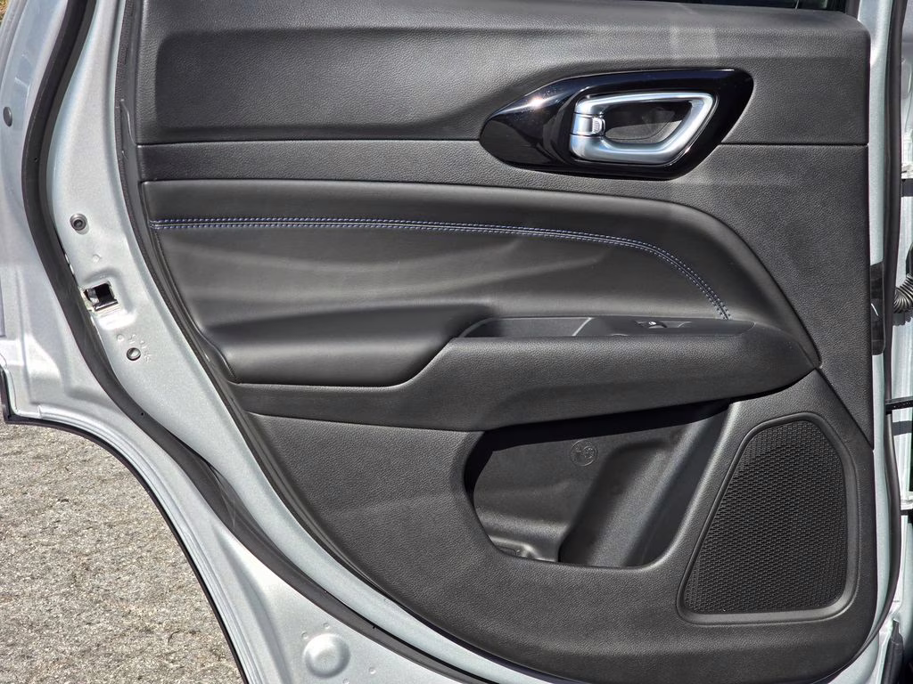 2026 Silver Zynith Metallic Clearcoat Jeep Compass Latitude 4X4 SUV