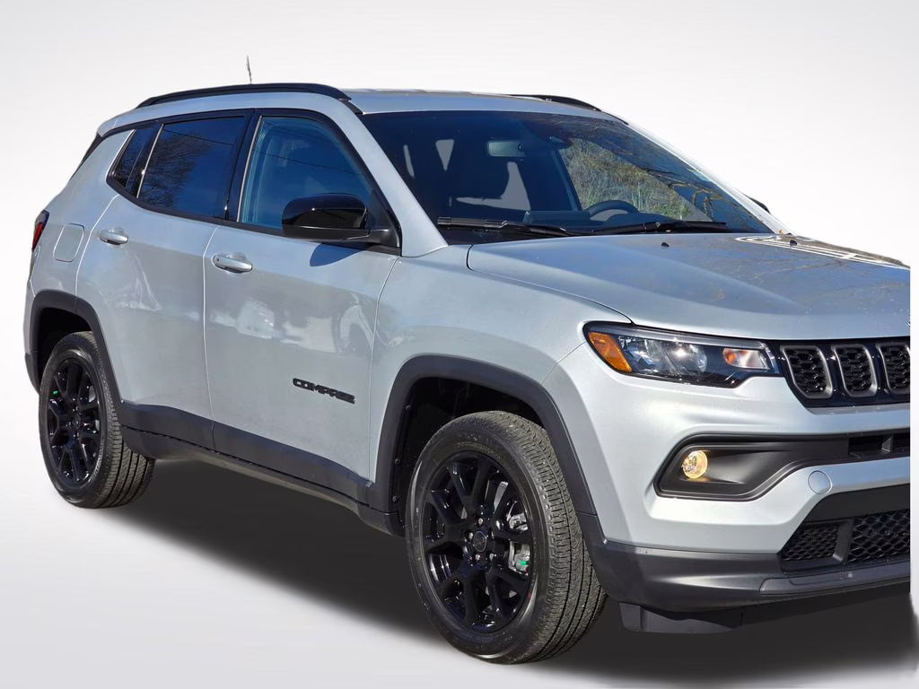 2026 Silver Zynith Metallic Clearcoat Jeep Compass Latitude 4X4 SUV